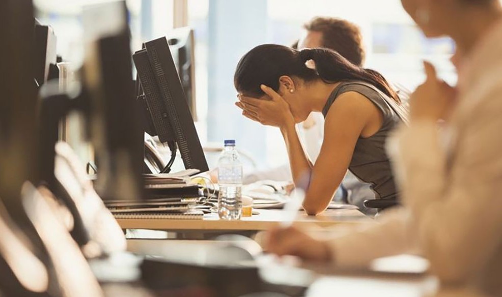 Cómo afrontar la misofonía en el trabajo, claves y estrategias prácticas