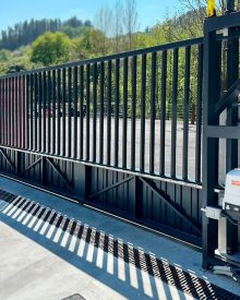 ¿Por qué poner una puerta automática corredera? Precio, modelos y ventajas