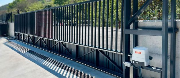 ¿Por qué poner una puerta automática corredera? Precio, modelos y ventajas